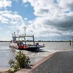 Ebbe Am Weserstrand